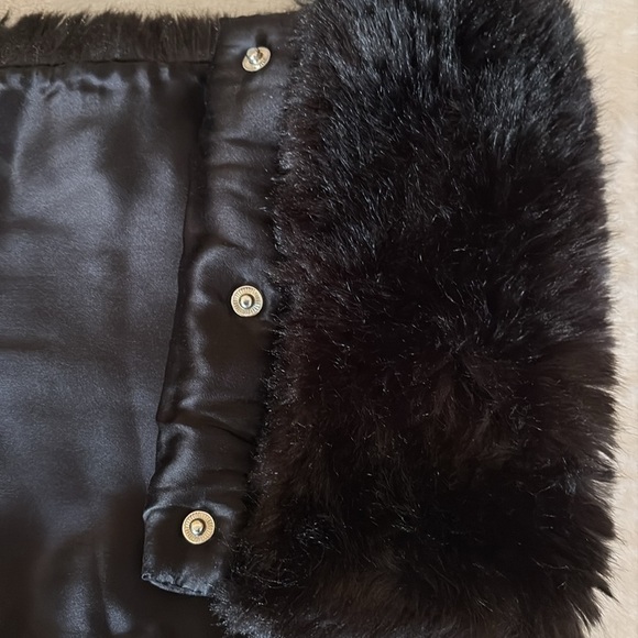 BNWOT Banana Republic faux fur neck wrap Silk Lining - Picture 4 of 8